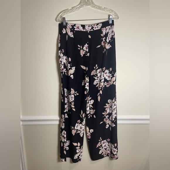 Dynamite Floral Black Wide Leg Flowy Pants Size Medium - Picture 4 of 6